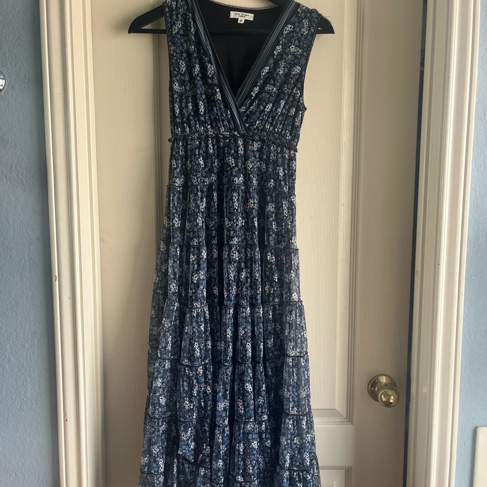 Max Studio Navy Floral Maxi Dress. only worn once and in great condition!
